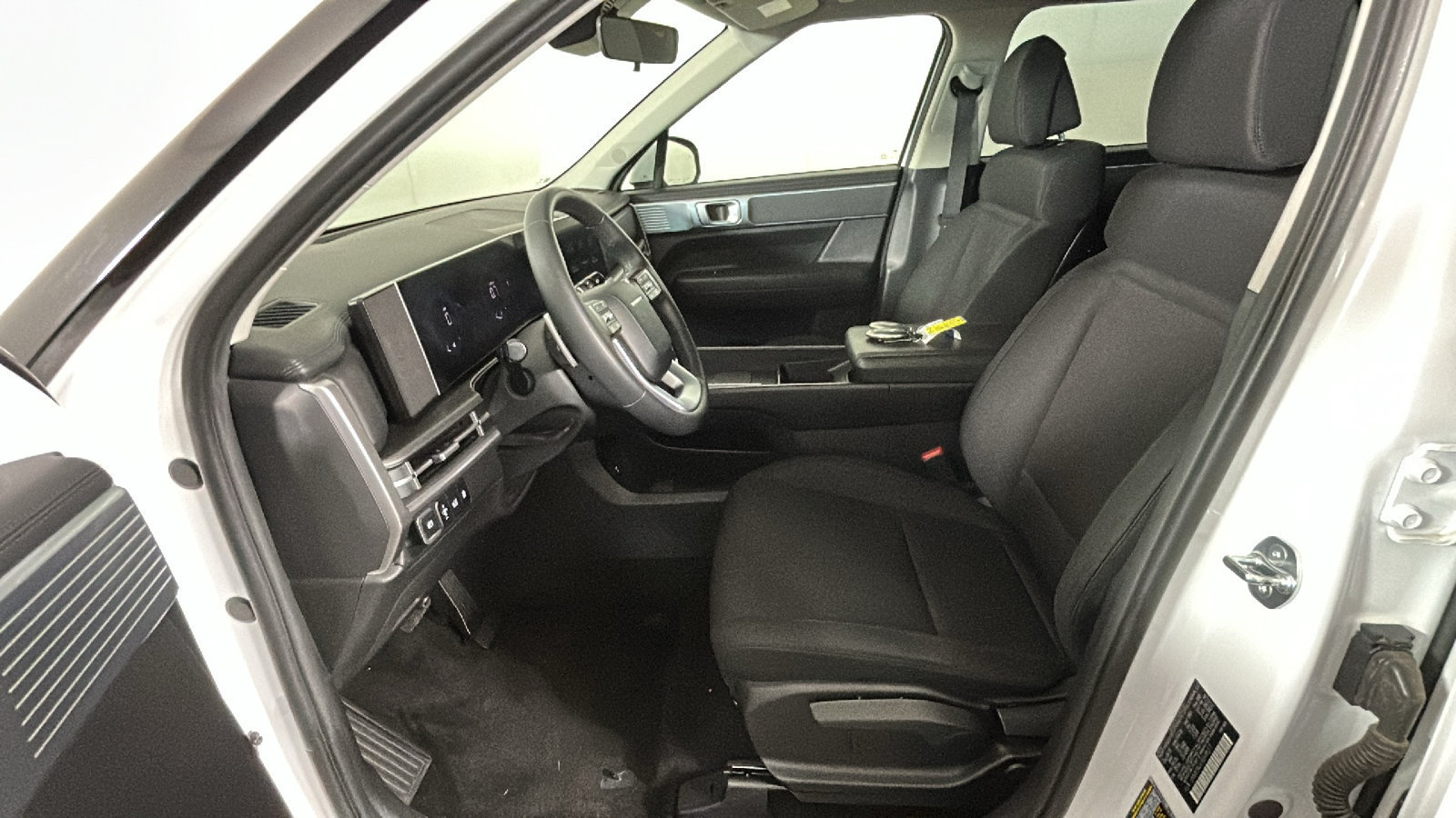 Used 2025 Hyundai Santa Fe SE FWD image 14