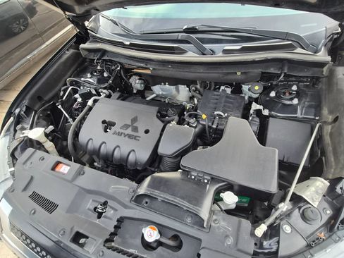 Used 2020 Mitsubishi Outlander ES image 46