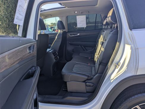 Used 2024 Volkswagen Atlas SEL Premium R-Line image 30