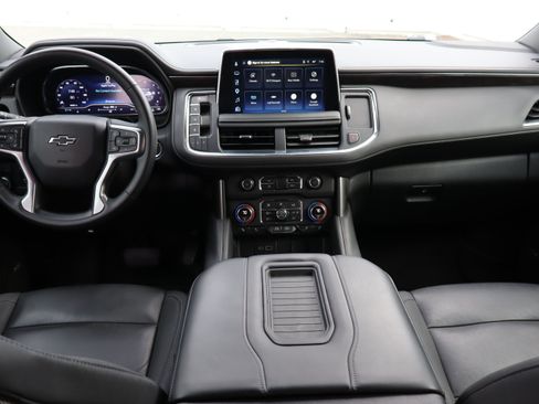 Used 2024 Chevrolet Suburban Z71 w/ Luxury Package AWD/4WD image 17