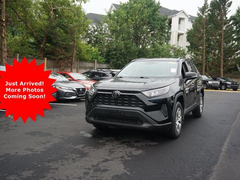 Used 2021 Toyota RAV4 LE AWD/4WD image 1