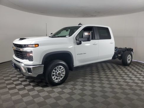 New 2026 Chevrolet Silverado 2500 LT w/ Convenience Package AWD/4WD image 8