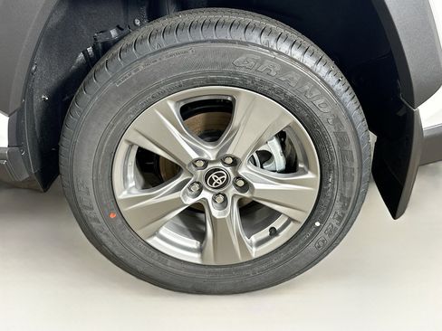 Used 2025 Toyota RAV4 XLE w/ Convenience Package image 11