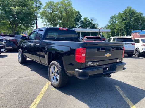 Used 2019 Chevrolet Silverado 1500 Custom w/ Custom Convenience Package AWD/4WD image 5