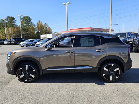 New 2026 Nissan Kicks SR image 2