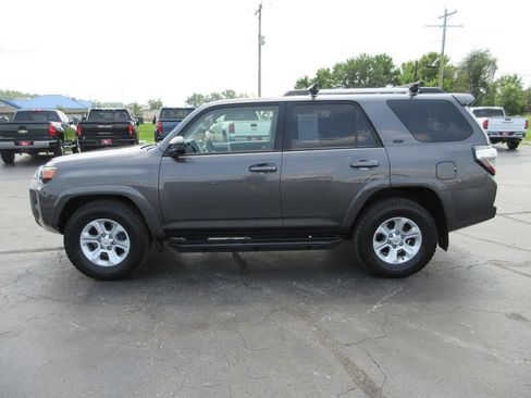 Used 2019 Toyota 4Runner SR5 RWD image 10