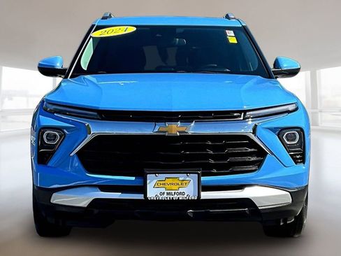 Used 2024 Chevrolet TrailBlazer LT w/ LT Cold Weather Package FWD image 2