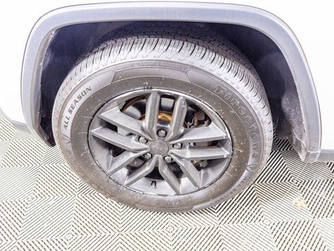 Used 2017 Jeep Grand Cherokee Limited image 51