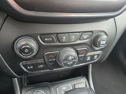 Used 2022 Jeep Cherokee Trailhawk w/ Trailer Tow Group image 30