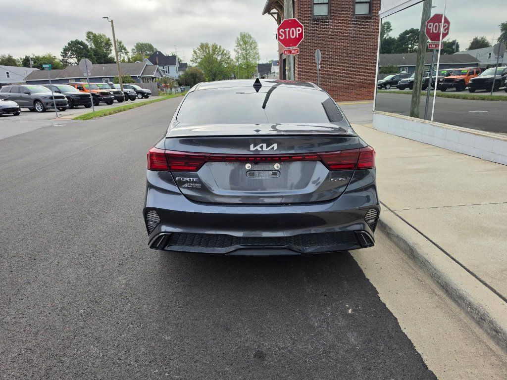 Used 2022 Kia Forte GT-Line w/ GT-Line Premium Package FWD image 6
