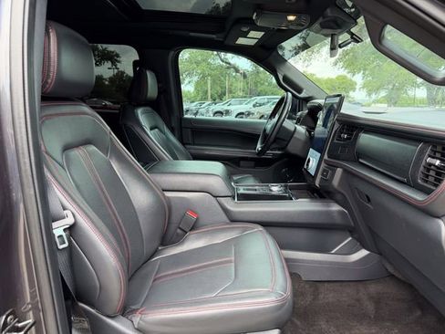 Used 2022 Ford Expedition Max Limited RWD image 16
