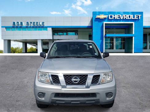 Used 2017 Nissan Frontier SV image 2