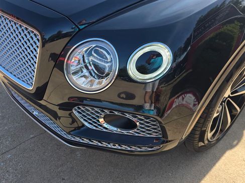 Used 2017 Bentley Bentayga AWD/4WD image 6