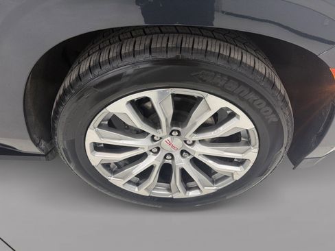 Used 2022 GMC Yukon Denali w/ Denali Premium Package image 15