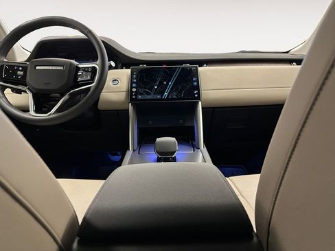 Used 2025 Land Rover Discovery Sport S image 11