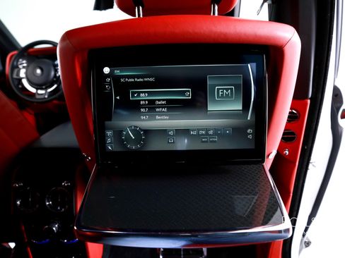 Used 2021 Rolls-Royce Cullinan Black Badge image 32