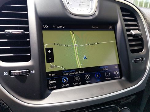 New 2023 Chrysler 300 Touring L w/ Popular Equipment Group image 31