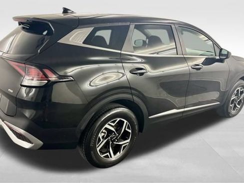 Used 2024 Kia Sportage LX image 9