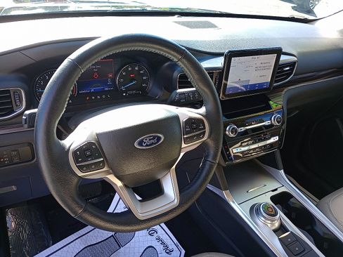 Used 2023 Ford Explorer Limited image 10