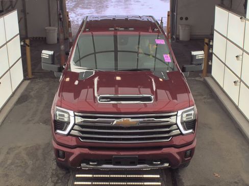 Used 2024 Chevrolet Silverado 2500 High Country w/ Technology Package image 2