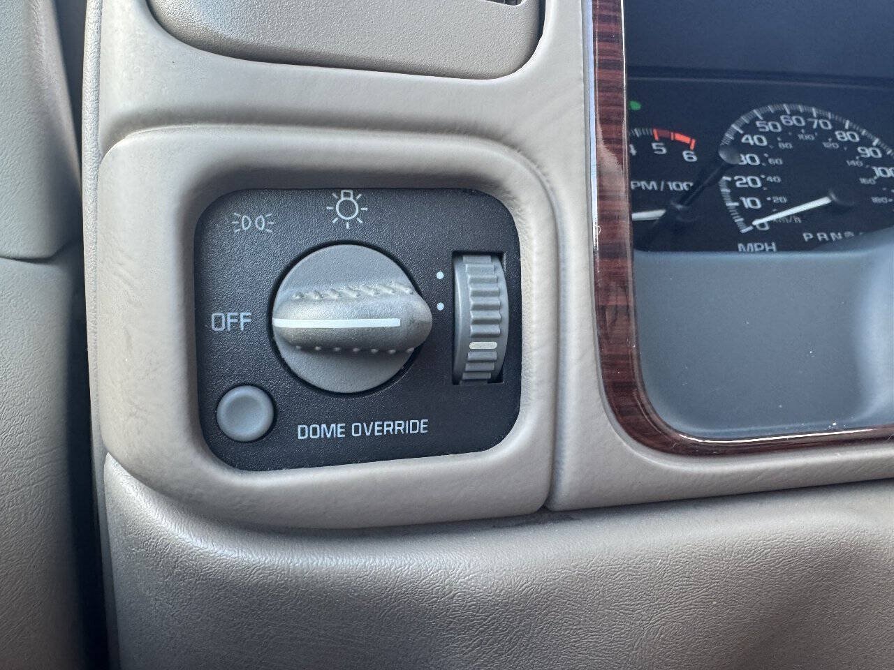 Used 1999 Cadillac Escalade 4WD image 23