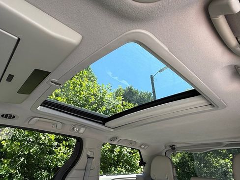 Used 2013 Toyota Sienna Limited w/ Premium Pkg FWD image 18