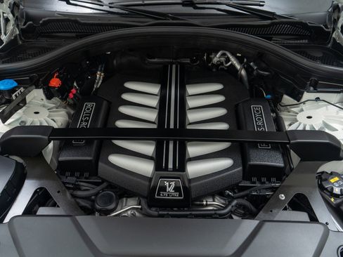 Used 2020 Rolls-Royce Cullinan image 12