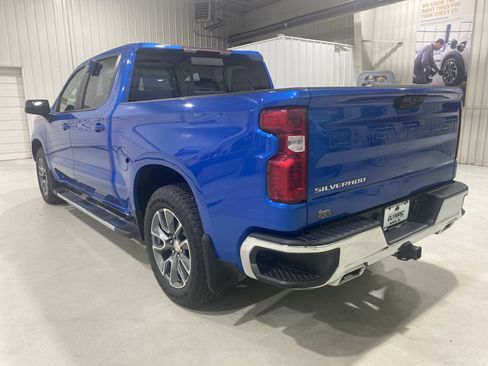 Used 2023 Chevrolet Silverado 1500 LT AWD/4WD image 6