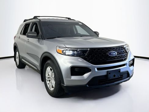 Used 2021 Ford Explorer XLT RWD image 3