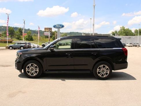 Used 2025 Ford Expedition Active AWD/4WD image 4