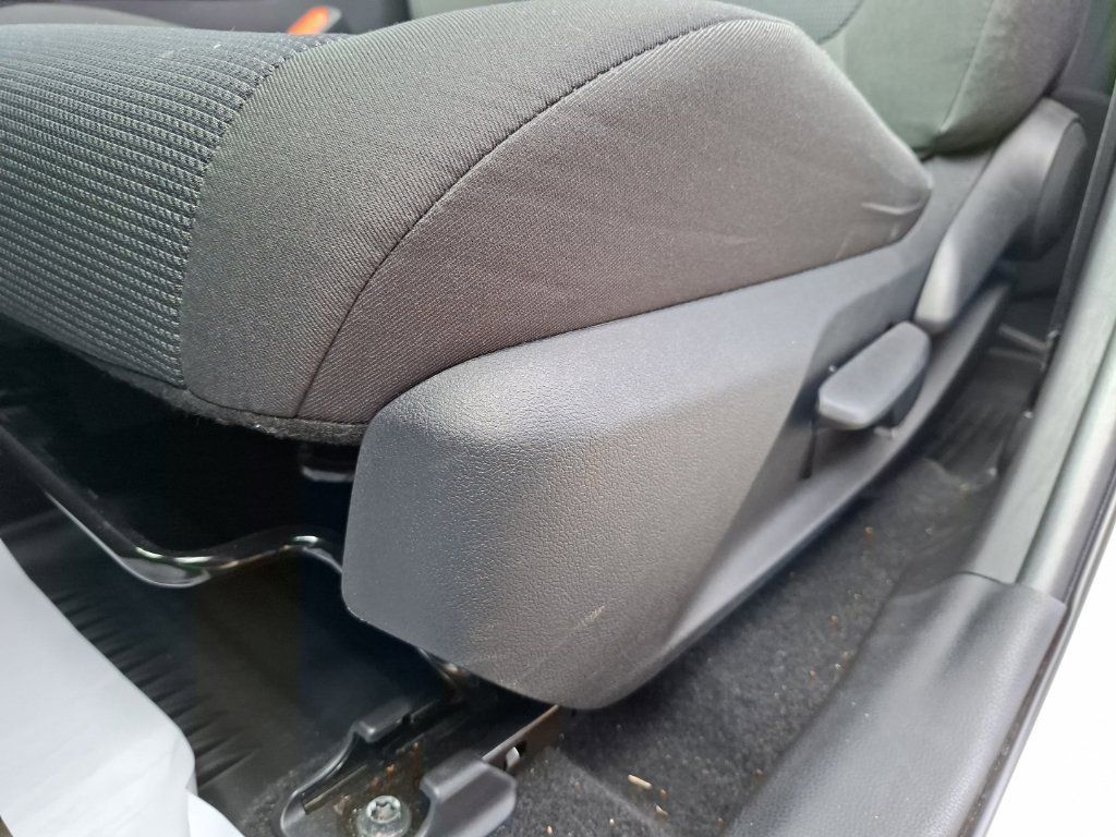 Used 2022 Toyota RAV4 LE FWD image 16