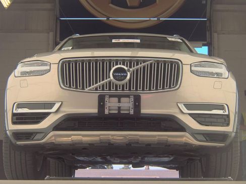 Used 2016 Volvo XC90 T8 Inscription w/ Vision Package AWD/4WD image 2