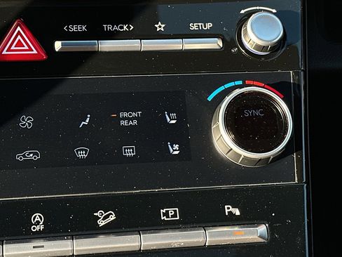 Certified 2025 Hyundai Santa Fe Limited image 24