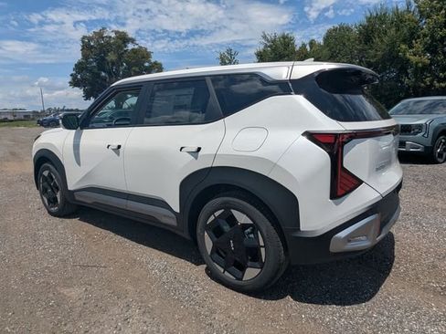New 2027 Kia Seltos S FWD image 4