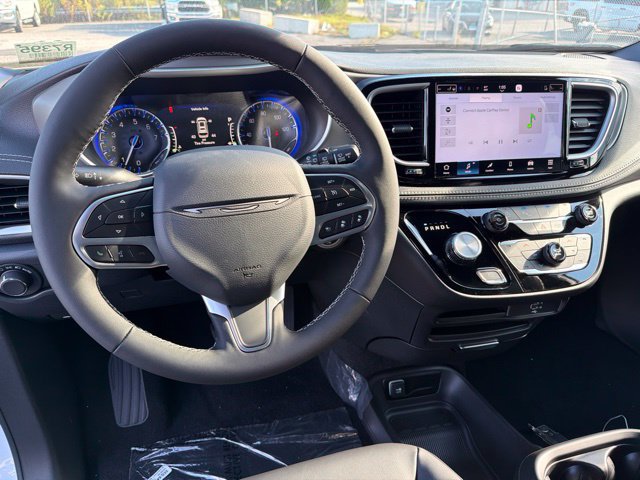 New 2027 Chrysler Pacifica Select FWD image 13