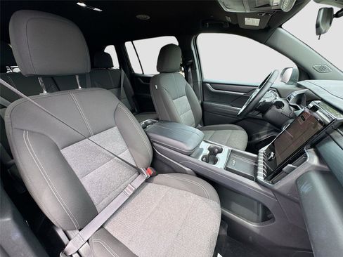 Used 2025 GMC Acadia Elevation image 30