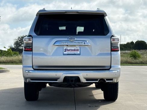 Used 2021 Toyota 4Runner Limited AWD/4WD image 8