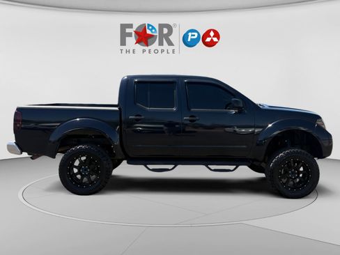 Used 2017 Nissan Frontier SV RWD image 6