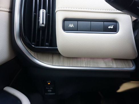 Used 2025 Nissan Armada Platinum RWD image 5