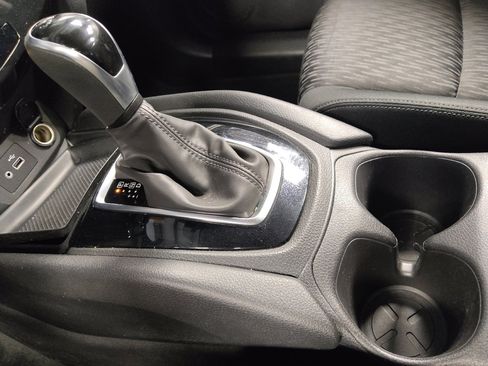 Used 2020 Nissan Rogue S image 26