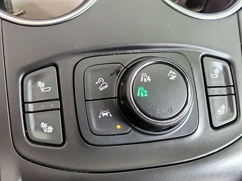 Used 2024 GMC Terrain SLT image 17