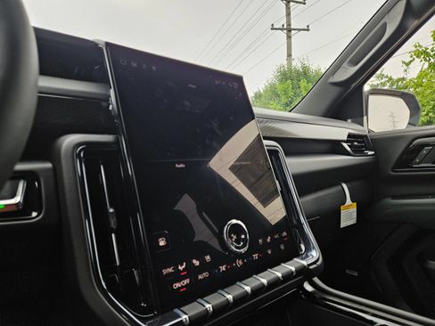 New 2026 GMC Yukon XL AT4 w/ AT4 Premium Plus Package AWD/4WD image 15