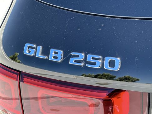 Used 2022 Mercedes-Benz GLB 250 4MATIC image 27