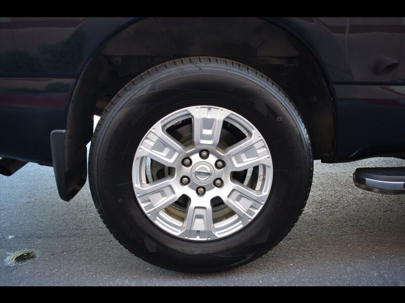 Used 2018 Nissan Titan SV w/ SV Convenience Package RWD image 37