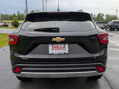 Used 2024 Chevrolet Trax LT FWD image 9