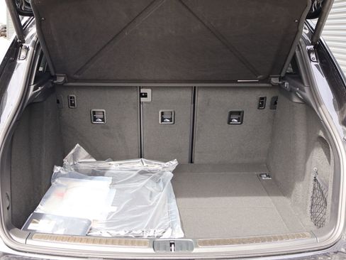 New 2026 Porsche Macan image 23