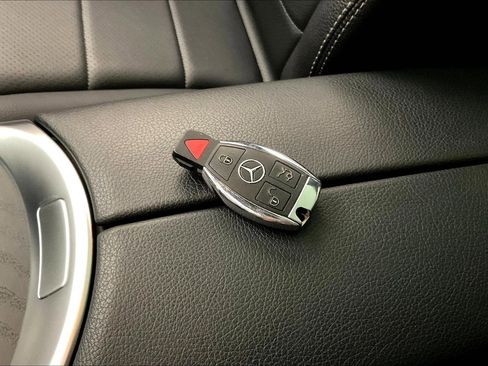 Certified 2019 Mercedes-Benz GLC 300 4MATIC image 35