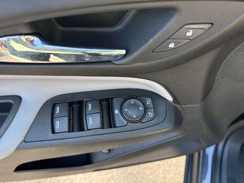 Used 2022 Chevrolet Equinox LT AWD/4WD image 17