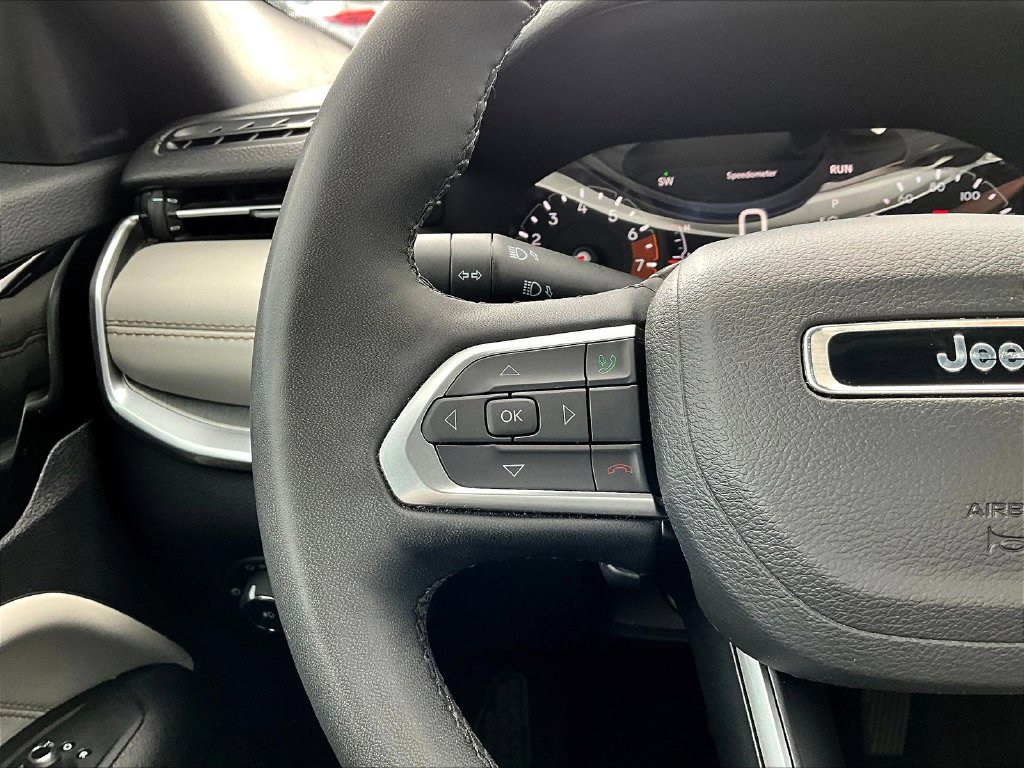 Used 2025 Jeep Compass Limited AWD/4WD image 15