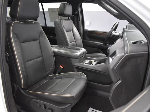 Used 2021 Chevrolet Tahoe Premier w/ Premium Package AWD/4WD image 14